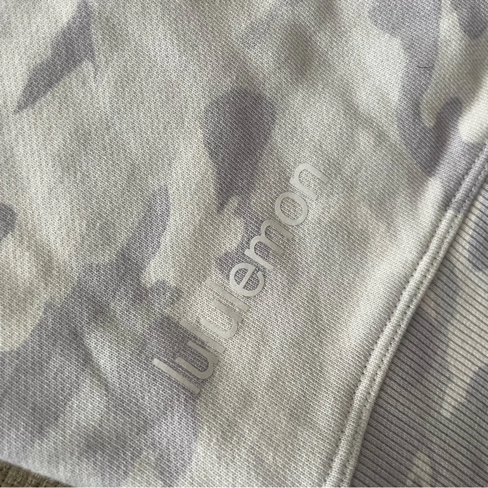 ** Lululemon ** perfectly oversized camouflage pullover crew, EUC, size 8 - Picture 3 of 5